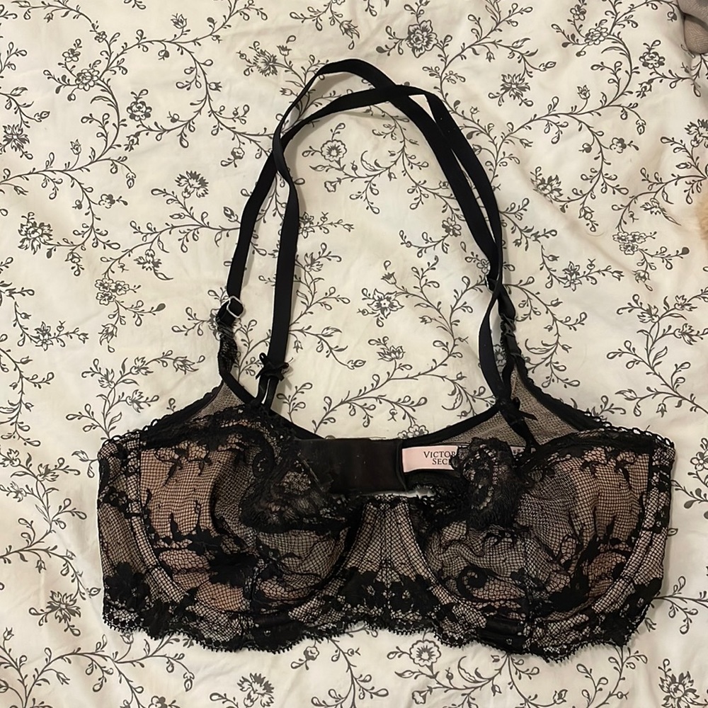 Victoria’s Secret 32D bra